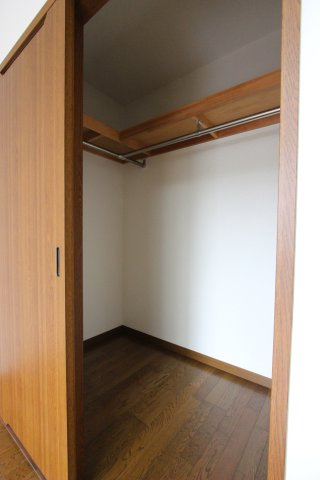 洋室約7.5帖の収納！様々な用途で利用できそうですね！