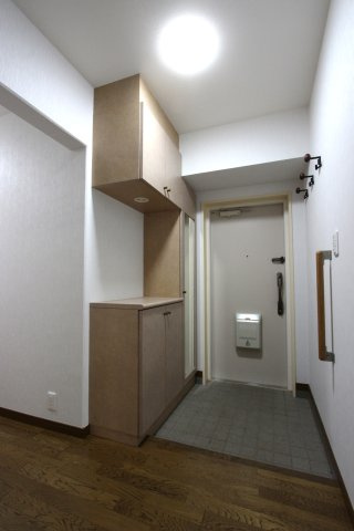 収納付きの玄関！照明は人感センサー！
