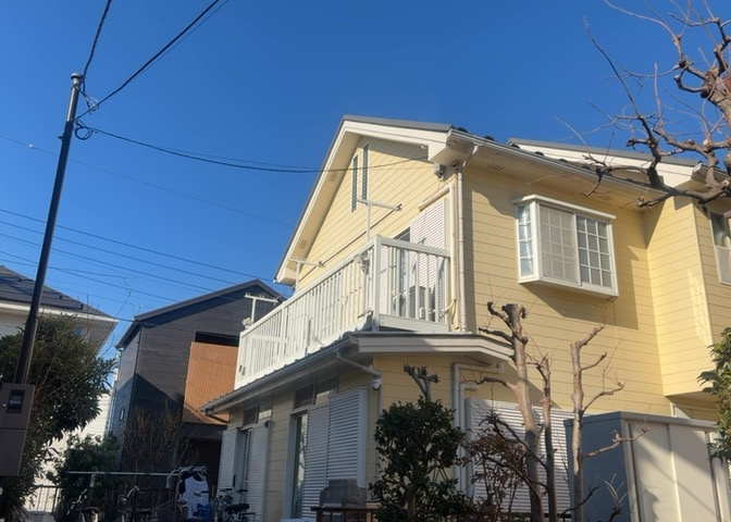 バルコニーは、室外の専用スペースのうち、「屋根がなく開放された空間」であるものを指します。ベランダより広いタイプのものが多く、日当たりもよいため家庭菜園などを楽しみたい人にとって適した環境となります。