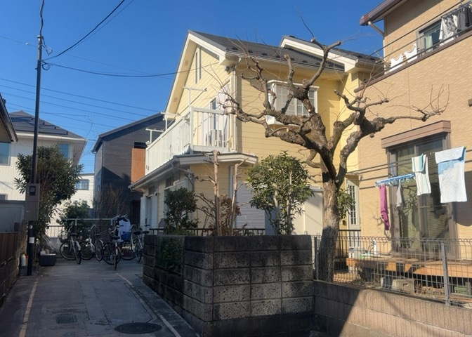 木造住宅とは土台、壁、柱など建築物の強度を支える構造体の材に木が使用されている構造を指します。構造体は建物の自重を支えるだけではなく風圧や水圧、積裁荷重などあらゆる衝撃に耐えるための基礎です。