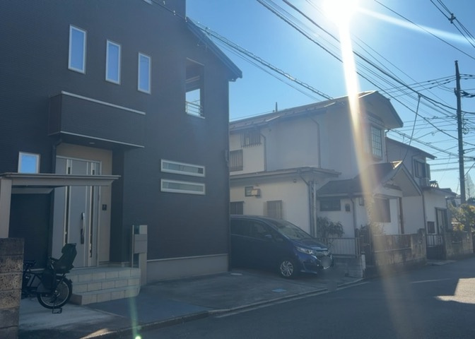 眺望を気にして物件を探す場合、前面に建物が建っていないか現地で確認しましょう！前面に建物があると景色はもちろん、日当たりや風通しにも影響が出てきます。住んだ時のことを想像しながら現地見学をしましょう。