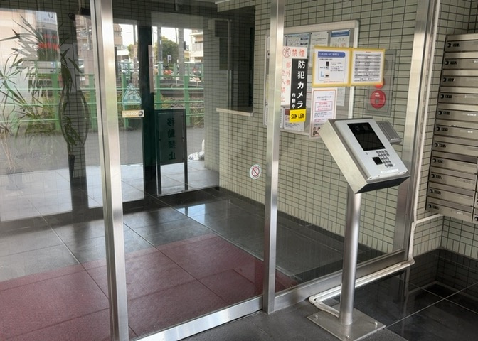 マンションのエントランスには、もともと風よけや防犯の役割がありますが、マンションによって宅配ボックスなどの設備が備わっている所もあります。日々の生活をイメージしながら生活しやすさをチェックしましょう。