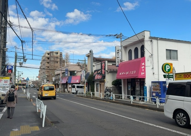 眺望の良さを楽しめるダイニングキッチンで家族団らんの時間を過ごしてはいかがでしょうか。バルコニーから見える景色を家族で眺める時間は、時間が経つのを忘れてしまいそうですね。是非、現地を見に行きましょう！