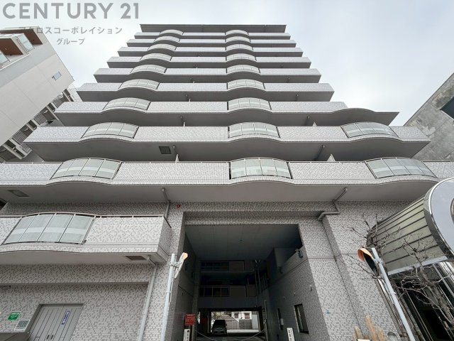 阪急・JR「伊丹」駅の両駅徒歩8分以内で通勤・通学に便利な好立地。