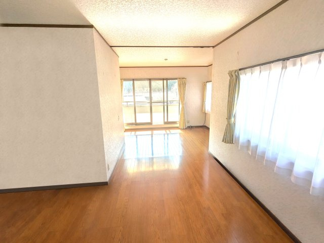 2部屋分はある広々とした洋室はセカンドリビング兼寝室として利用も可能です。
