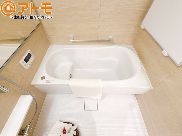 ボタンひとつで湯張りのできるオートバスは、追い炊きも給湯温度の変更も楽々♪