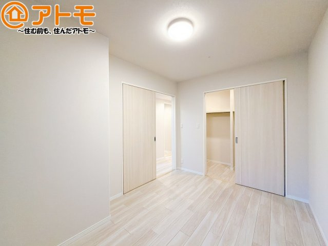 収納スペースもしっかり確保したお部屋は、収納家具の数も減らせるのでお部屋を広く使えます！