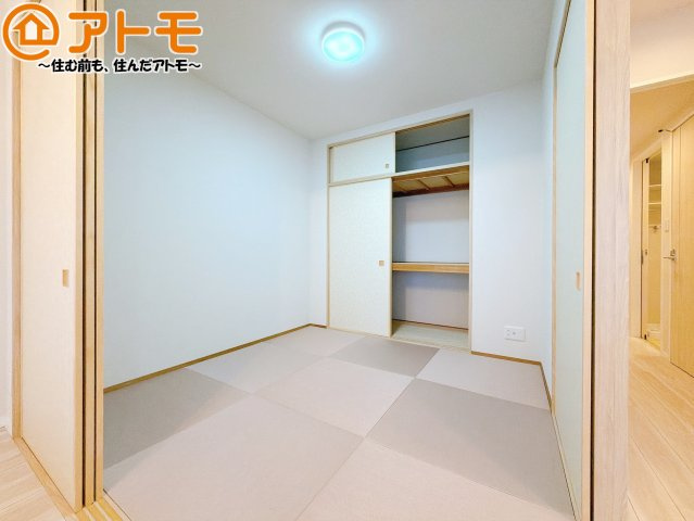 和室は小さなお子様が転んでもやわらかくて安心！お昼寝スペースやプレイルームとしても活躍します♪