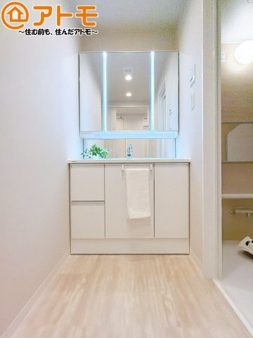 シャワータイプの洗面台は、洗濯物の土汚れなどの予洗いもしやすいため、お子様のいるご家庭でも大活躍！
