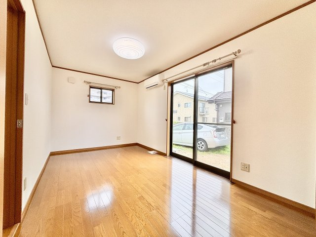 使い勝手のいい洋室です