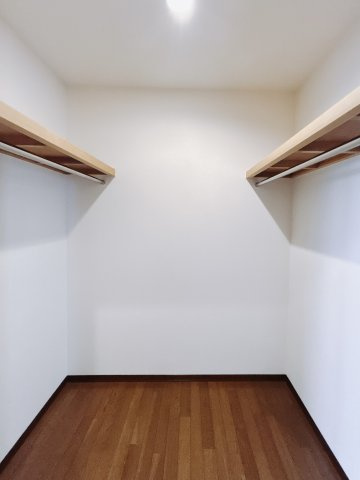 ■WIC｜お洋服はもちろん、使う頻度の少ない家具や小物・場所を取りがちな旅行用のスーツケースなどもしまえます。また、厚手のコートをしまっても充分な広さを堪能できるプランです♪