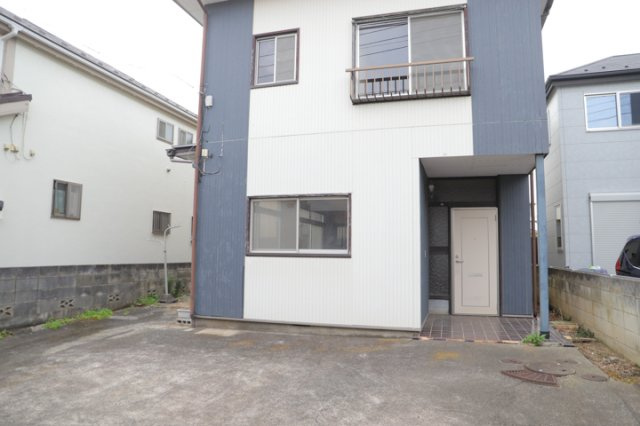 土地を買う際、住む地域の自治体や福祉の補助制度にも注目してみましょう。子供や老人の医療補助やゴミ出しのルールなど、自治体によってルールに大きな違いがあるため、暮らしやすい土地で判断するとよいでしょう。
