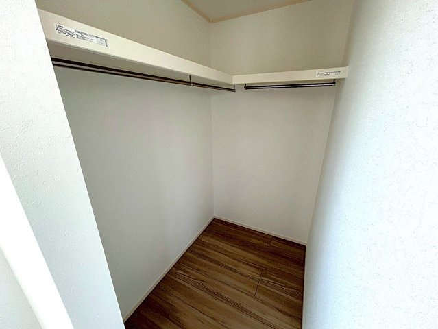 【久喜市菖蒲町菖蒲　9号棟◆6帖洋室　ウォークインクローゼット】こちらのお部屋にもウォークインクローゼットがついています！