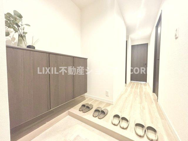 玄関ホールがスッキリ広々としていると帰る時も出ていく時も気持ちが良いものです！