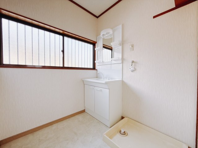 ■洗面室｜大きな鏡で朝の身支度もラクラク♪毎日の忙しい準備が楽しくなる洗面所です(^^♪