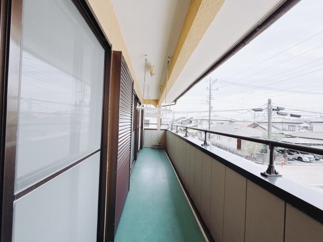 ■バルコニー｜あたたかな陽のひかりを浴びることのできるバルコニー。お洗濯物やお布団を干せば、家族みんなが気持ちよく暮らすことができます(*^^*)