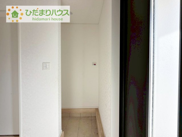 シューズクロークは、レインコートやベビーカー、ゴルフバッグなど大きな荷物を置けるので、　いつでも玄関を綺麗に保てます(*^-^*)