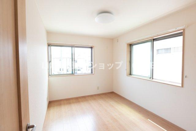 2面採光で光を集めるプライベートルームはゆっくりと落ち着く空間です。