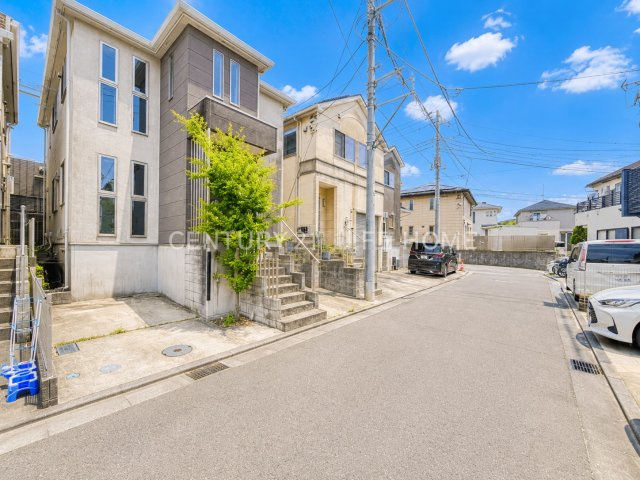 前面道路含む現地写真です