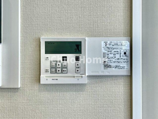 【床暖房】冬は足元から暖めてくれる床暖房はエアコンとは違って埃が舞いませんので健康にも良さそうですね。