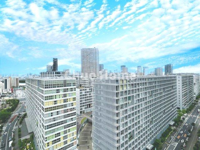 手を伸ばせば、ふれることが出来そうな環境が、そのままインテリアになったような印象です。その豊かな眺望にふさわしい空間には、通風・採光にも優れ、心地よい光と風があふれています