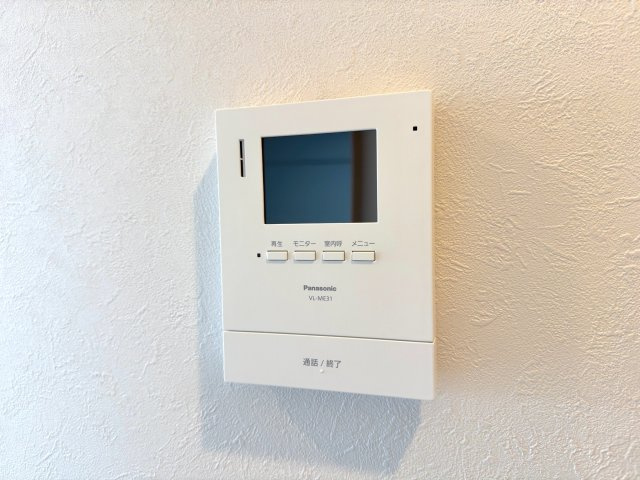 来客のお顔を確認できるTVモニター付きインターフォンを設置予定です。セキュリティ面でも安心してお過ごしいただけます。