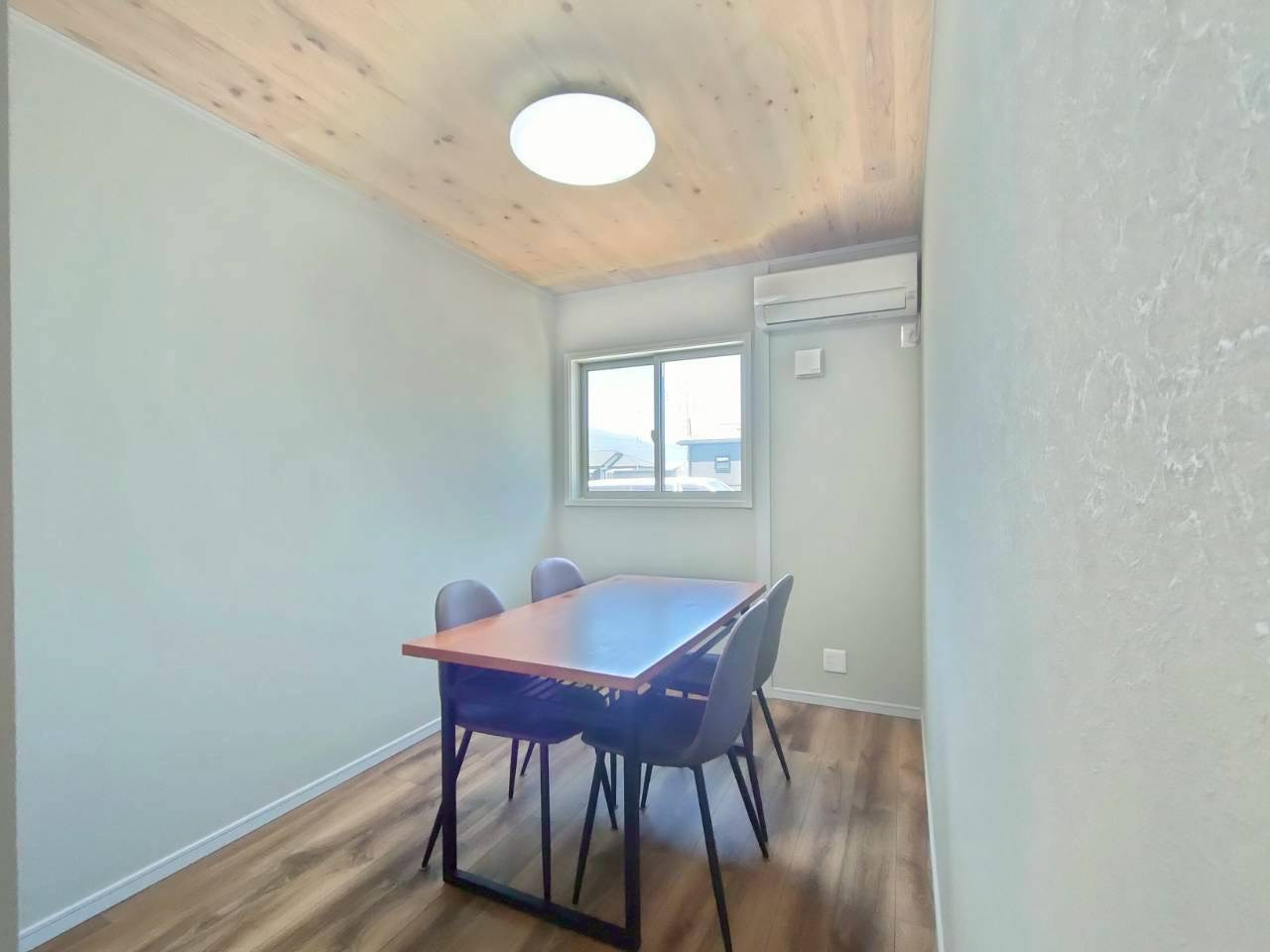 書斎や趣味部屋など、ライフスタイルに合わせ、様々な用途で使えるお部屋です。