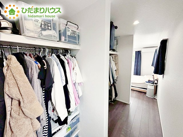 小物類から掃除機やシーズンオフの暖房器具といった大きいものまで1か所に収納できる、機能的な大容量クローゼット付き(^^♪光の影響を受けにくいので、物の保存に最適♪
