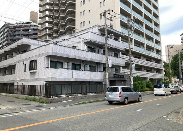 隣家の土地はどうなっているのか、生活利便施設が近くにあるのか、学校まで近いかなど、お客様のライフスタイルにあわせたイメージが重要です。また、近くにあると困る施設が近くにないかも確認するといいでしょう。