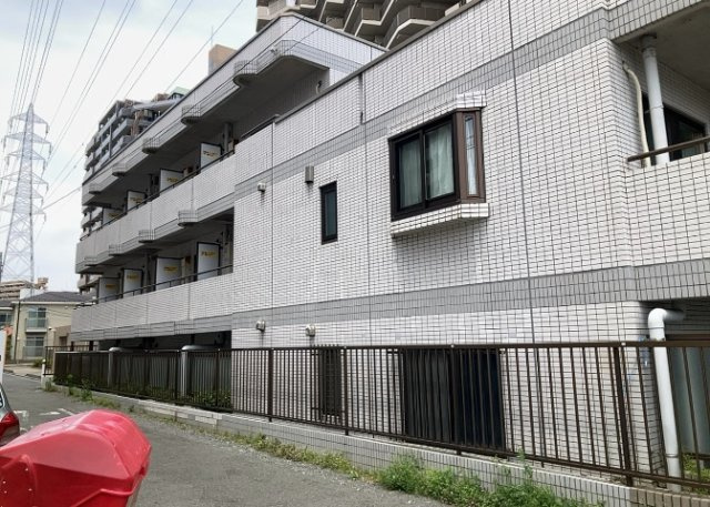 ＳＲＣ造は強度や耐震性の面でもRC造と比べて優れています。そのため、10階建以上の高層または超高層マンションなどの建築にも多く採用されています。柱や梁などのサイズが小さくても高い耐震性を確保できます。