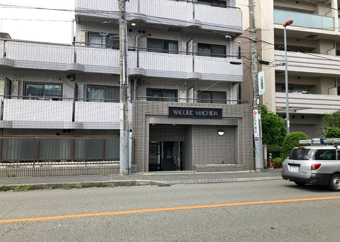 外観はマンション管理がされているかの目安になります。築年数が古いと、壁面は劣化してひび割れが生じることも！建物が古びていても細かいところが修繕されていると、きちんと管理されているなぁと感じるでしょう。