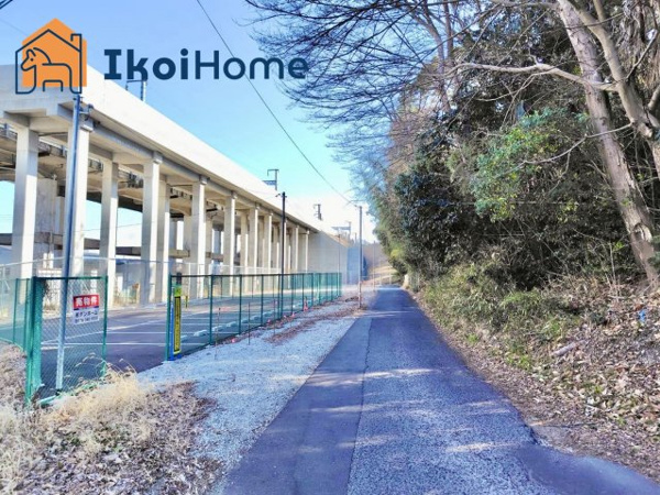 【神戸市西区伊川谷町別府　土地の前面道路含む現地写真】