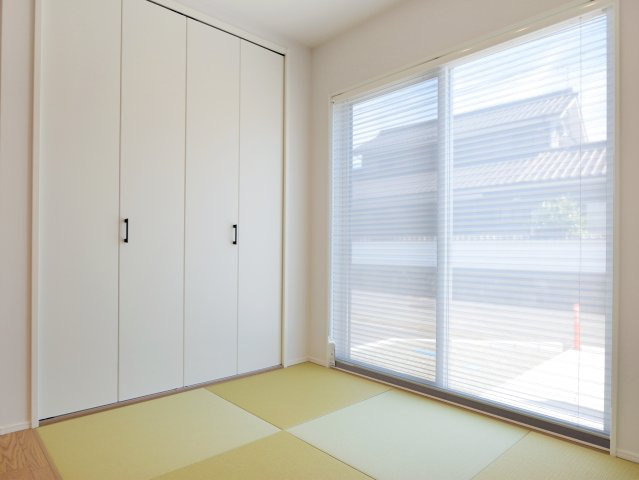 リビングとつながるタタミコーナーで、くつろぎの時間を過ごせます