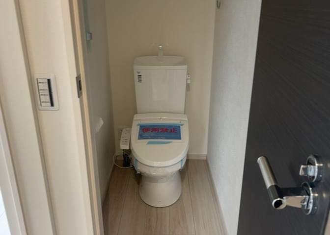 トイレは大きさや形、機能、抗菌性などが異なる多種多彩なタイプが各メーカーから出ています。それぞれに良さがあるため、事前にどういったタイプのトイレがいいのかをご家庭内で決めて、内見に行くといいでしょう。