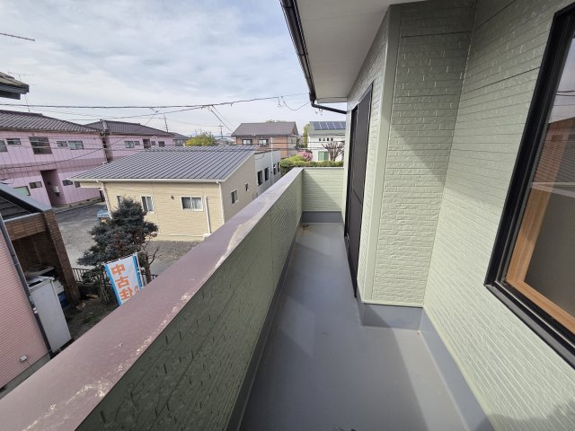 南向きのバルコニーは日当たり良好！洗濯物がよく乾きそうです♪
