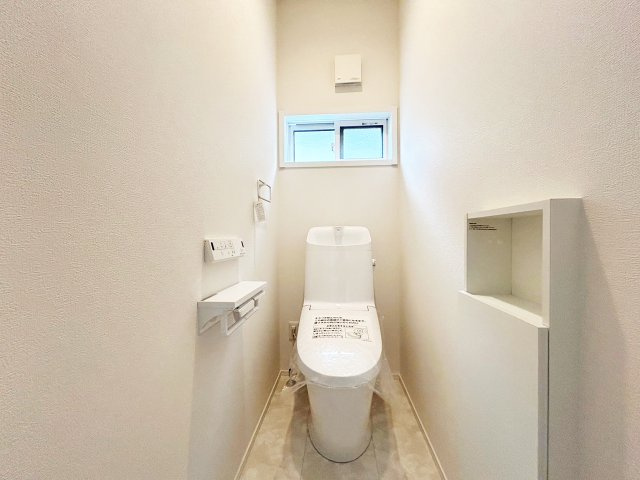 汚れがツルンと落ち水垢もこびりつかないアクアセラミックを使用しています。