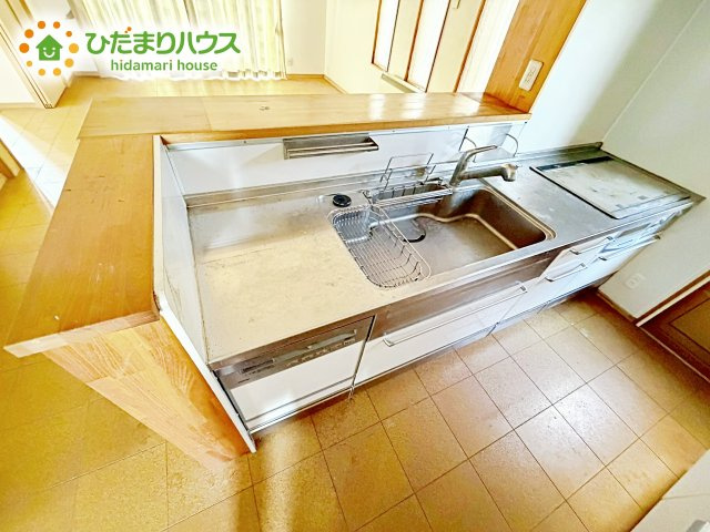 料理をしながらでも、ご家族との会話を楽しめる対面式キッチン♪