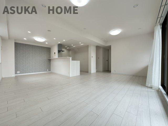 たっぷりの陽射しを確保する2面採光です。角部屋ならではの開放感！ぜひ実際にご覧になって下さい。