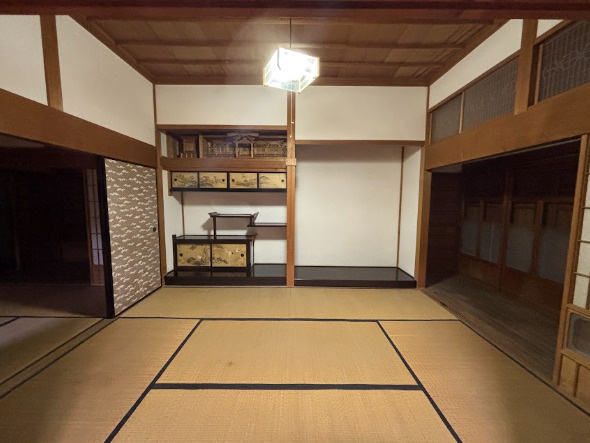 床の間・欄間が目を惹く風格漂う本格和室。