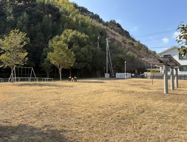 あひる公園（南に約180m）