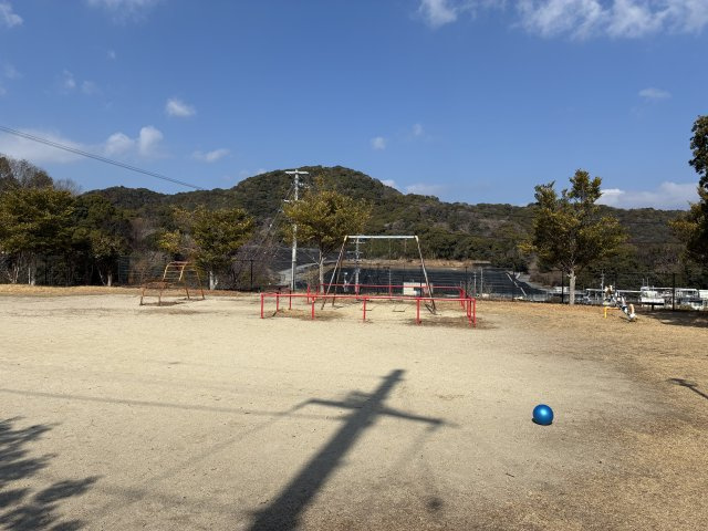 くじら公園（北西に約230m）