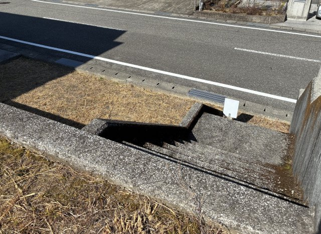 前面道路含む現地写真です