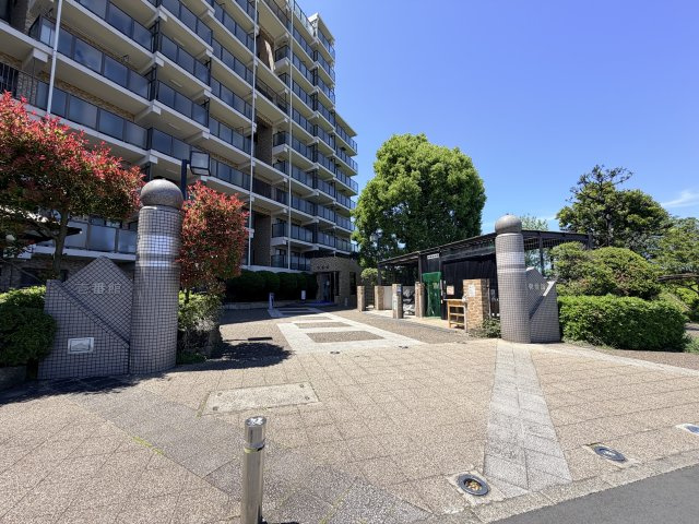 ゆとりがある敷地入口