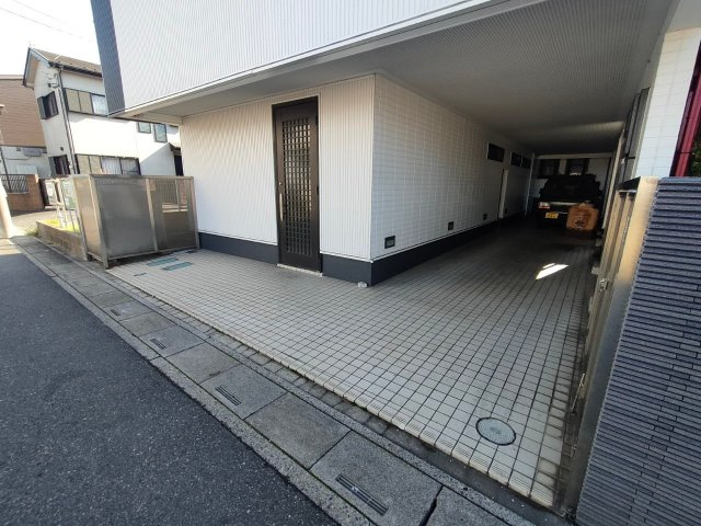 駐車場に車を止められます（2023年撮影）