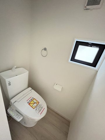 施工例。1階のトイレです。施工例は完成時と異なる場合があります。