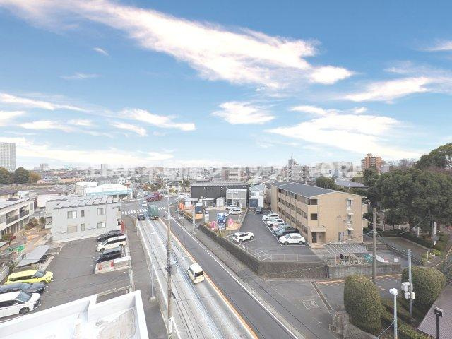 開放感いっぱいの眺望と共に光と風を享受するバルコニー。景観を眺めることができます。