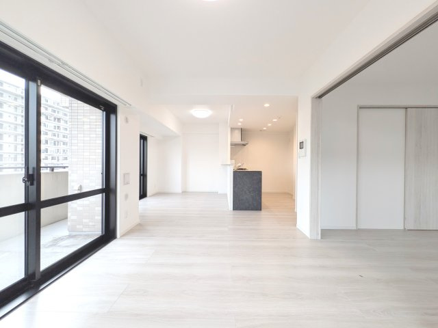 家具の配置がしやすい広さを確保しつつ、窓が多い設計は色々な角度から光が取り込める間取りです。