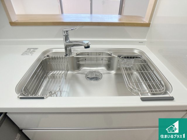 蛇口の先端に浄水器を内蔵しています！原水と浄水、お湯と冷水、シャワーの切替えがワンタッチなので用途によって使い分けられます。
