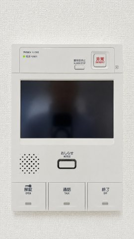 ◆受話器を持たずに、来訪者と通話ができ、モニターで姿が確かめられるインターホンを採用しました。暮らしの安心感を一層高めます。