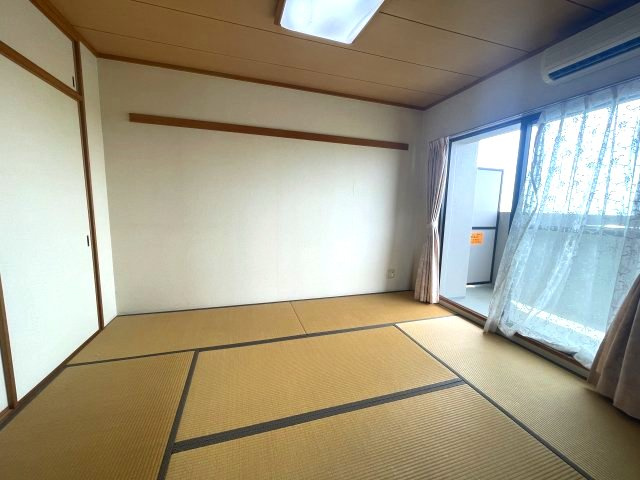 約6帖の和室　※AIで加工して家具を消しております。